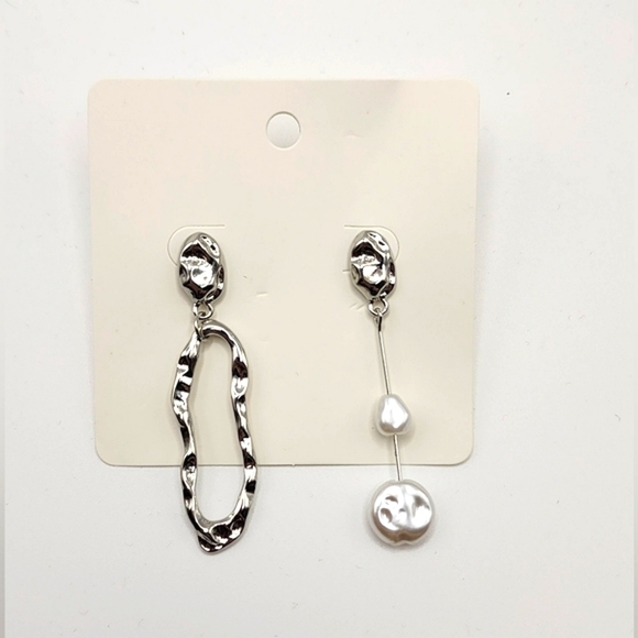 ‼️NEW IN‼️Silver Pearl Drop Earrings+Gift Box 🎁 - Picture 6 of 7